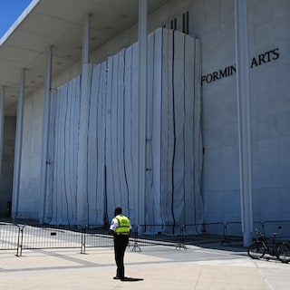 Live VS: Trumps naam verwijderd van gevel Kennedy Center