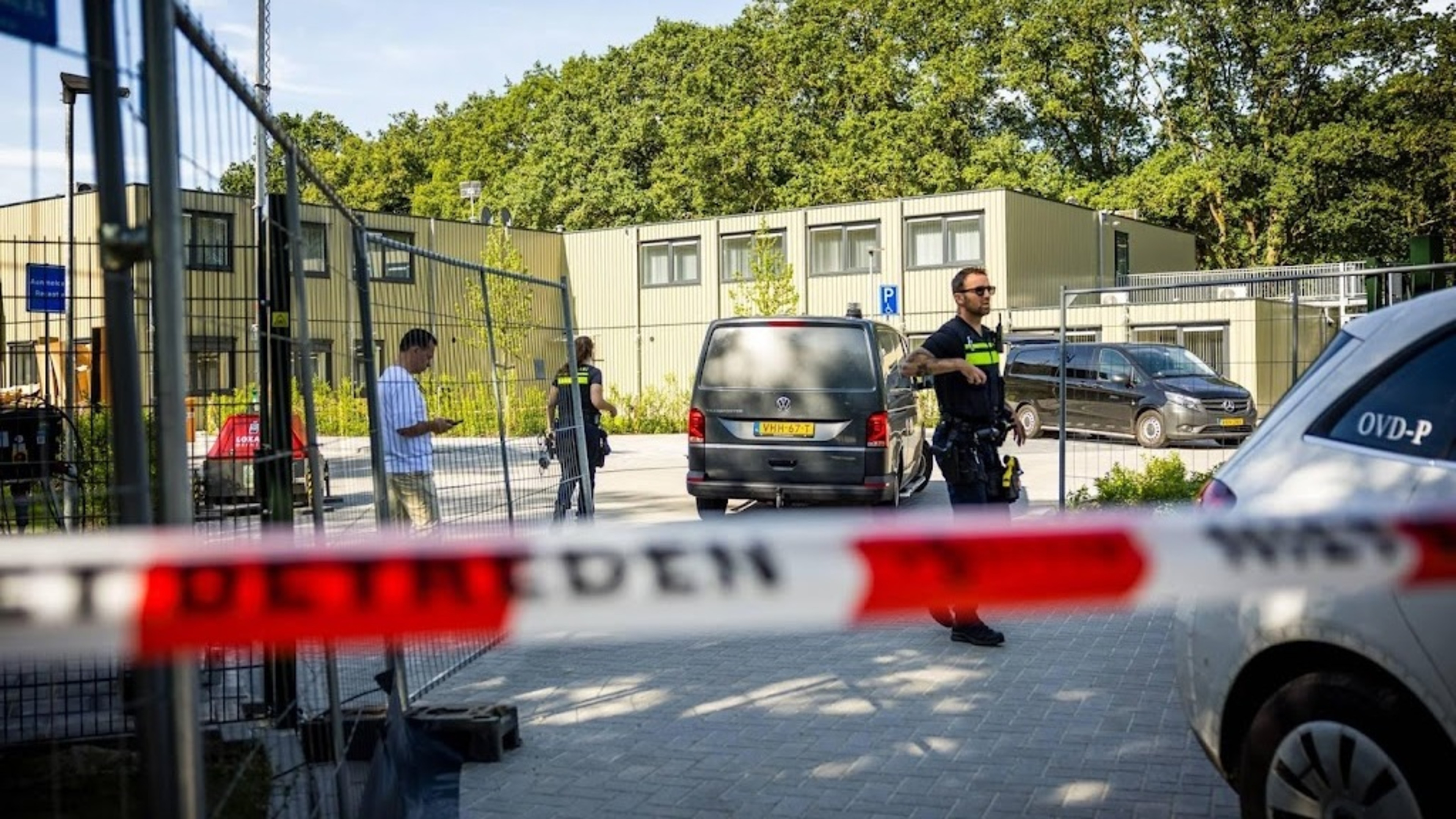 Vuurwerkmortier en mogelijke pijpbom in azc in aanbouw in Nuenen
