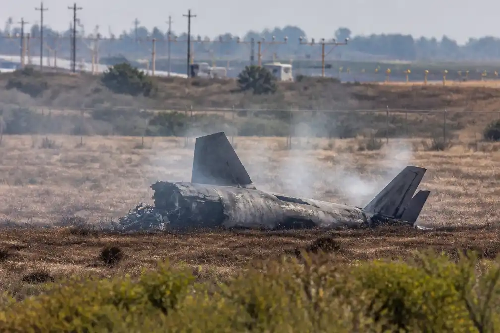F-35B straaljager verongelukt bij basis Miramar in San Diego; piloot veilig uitgestoten