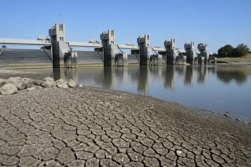Nederland sluit sluizen rond Den Haag en Rotterdam door aanhoudende droogte