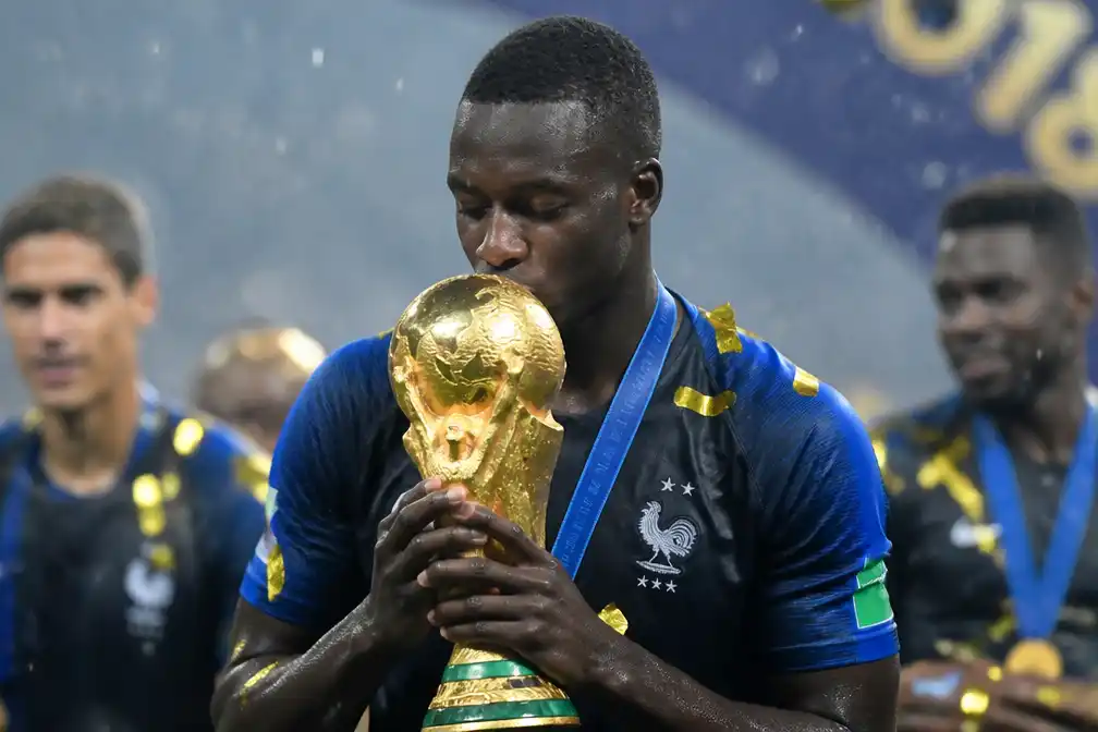 Benjamin Mendy verkoopt WK-trofee 2018 op veiling voor 54.000 euro