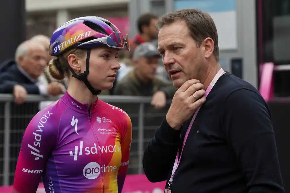 Ploegbaas SD Worx verwacht rechtszaak na diskwalificatie Wiebes in Giro
