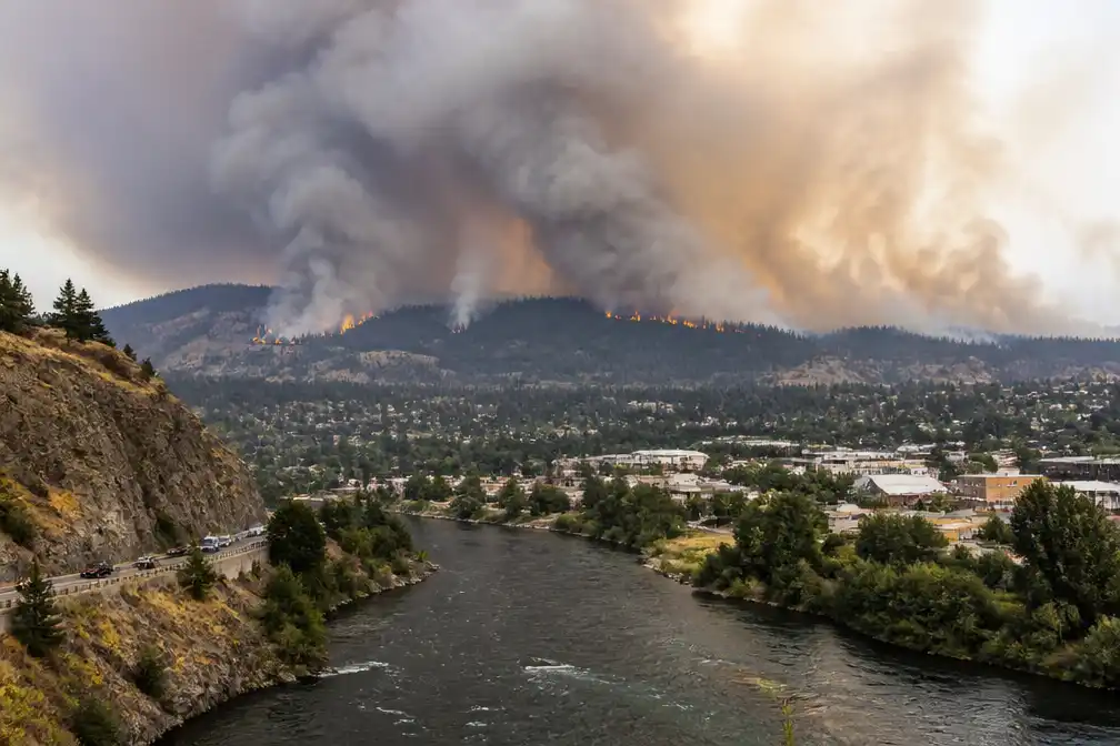 Natuurbranden oostelijk Washington verwoesten 600 gebouwen, 60.000 geëvacueerd