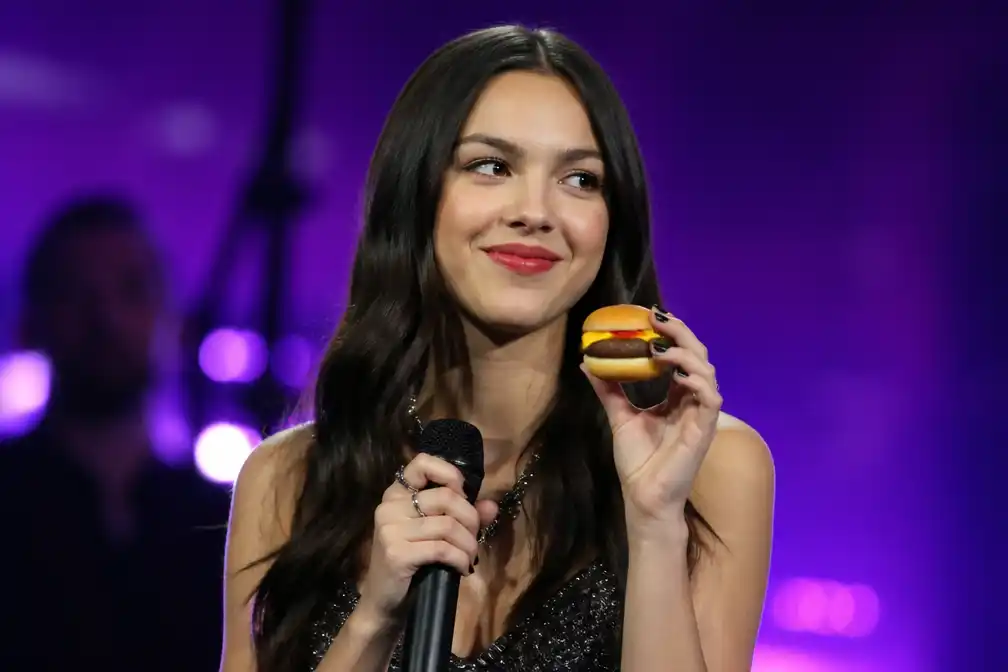 Olivia Rodrigo eet na grote shows altijd een cheeseburger