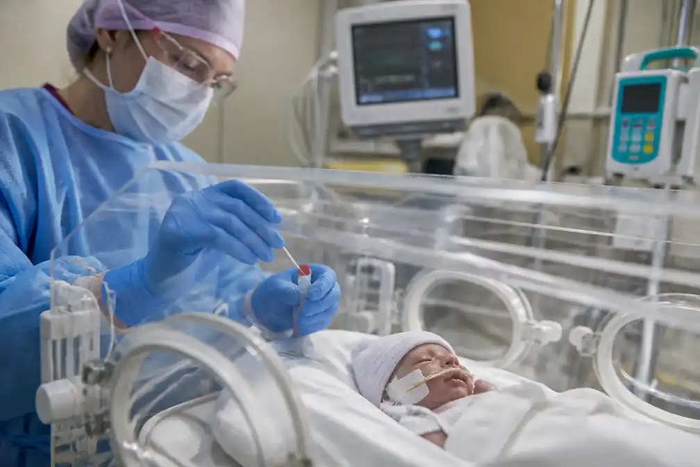 Erasmus MC test dna van te vroeg geboren baby's om doofheid te voorkomen