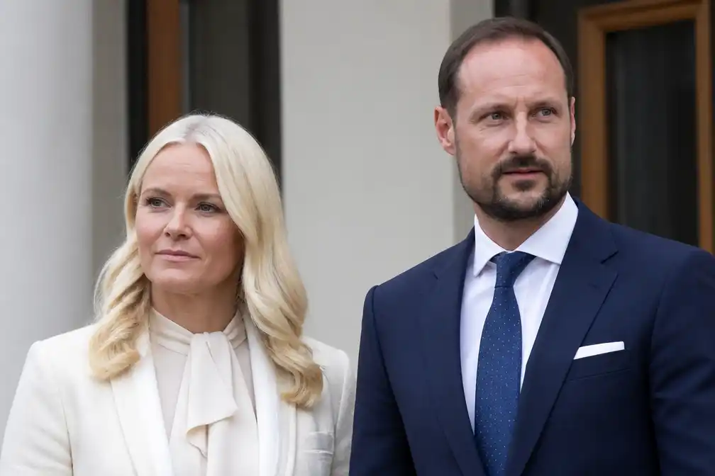 Noorse kroonprins Haakon zegt opnieuw afspraak af om gezondheid Mette-Marit
