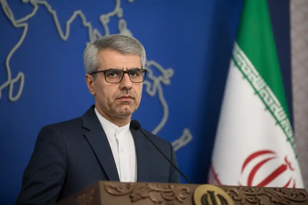 Iran overlegt met Oman over Hormuz-route, ontkent VS-overleg; Trump spreekt tegen