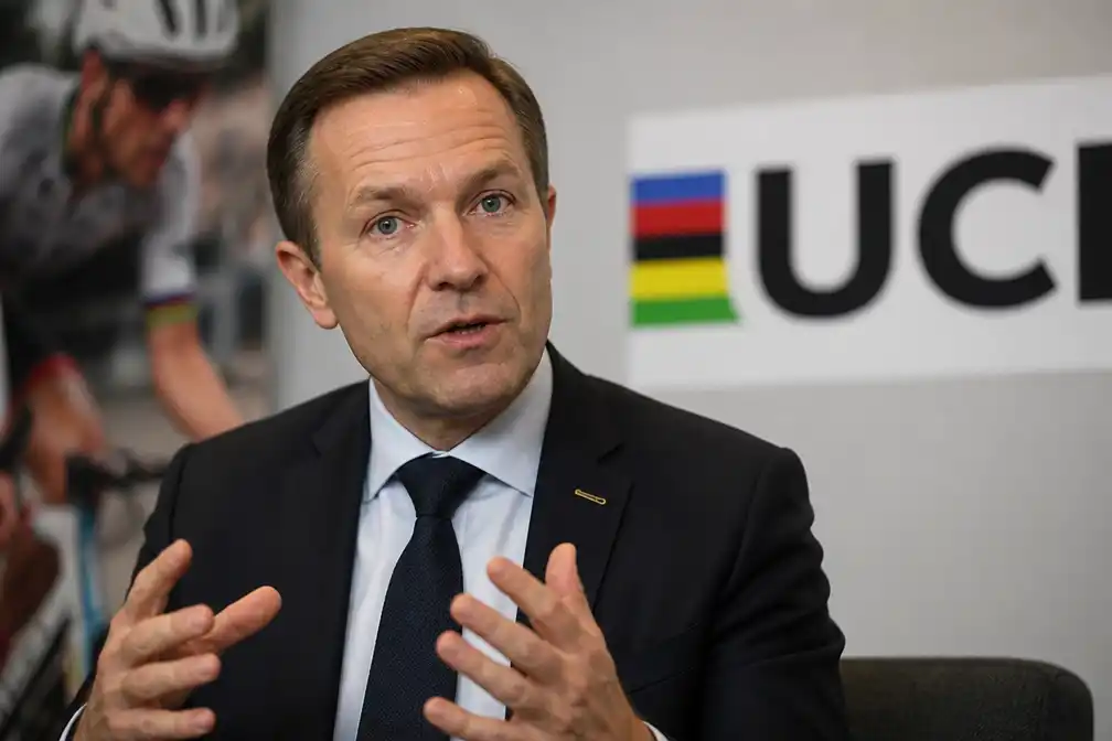 UCI-voorzitter verdedigt nachtelijke dopingcontroles bij Pogacar en Vingegaard