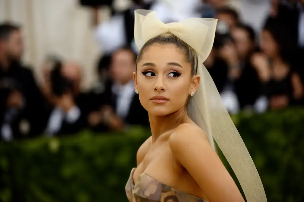 Ariana Grande trekt zich opnieuw terug uit schijnwerpers na nieuwe kritiek