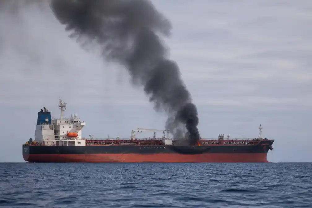 Vrachtschip aangevallen in Straat van Hormuz, status overleg VS-Iran onzeker