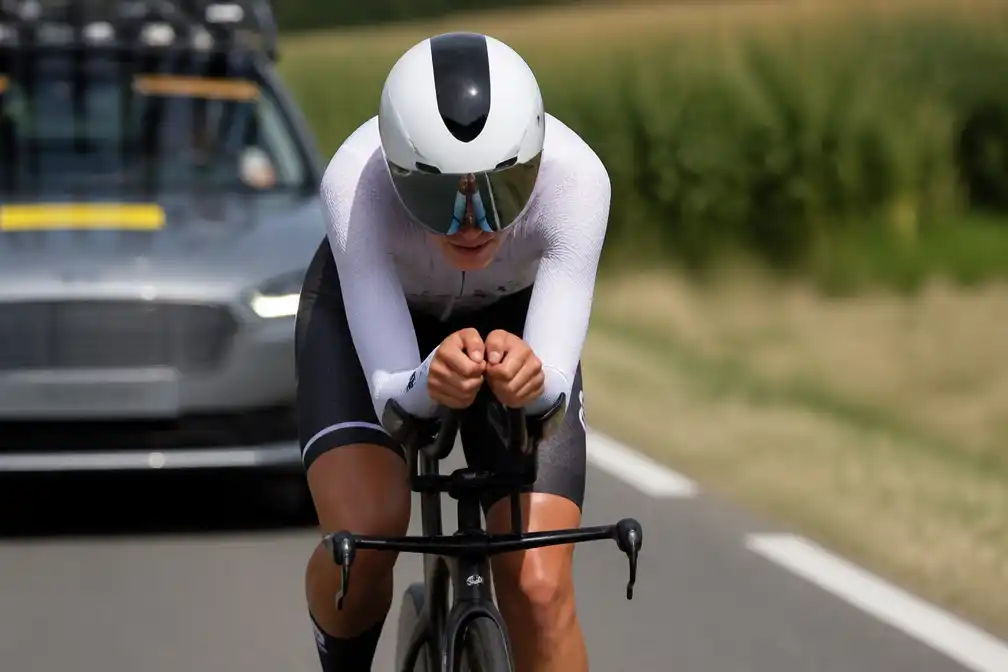 UCI controleert bh's van rensters in tijdrit Tour de France Femmes na aero-trucje