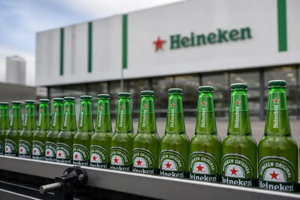 Heineken boekt meer bierverkoop en hogere winstmarge in aanloop naar nieuwe topman Oliveira
