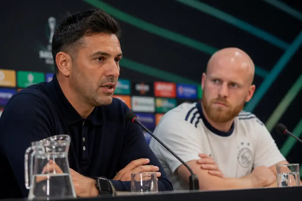 Ajax-coach en aanvoerder hopen dat Godts blijft ondanks PSG-interest