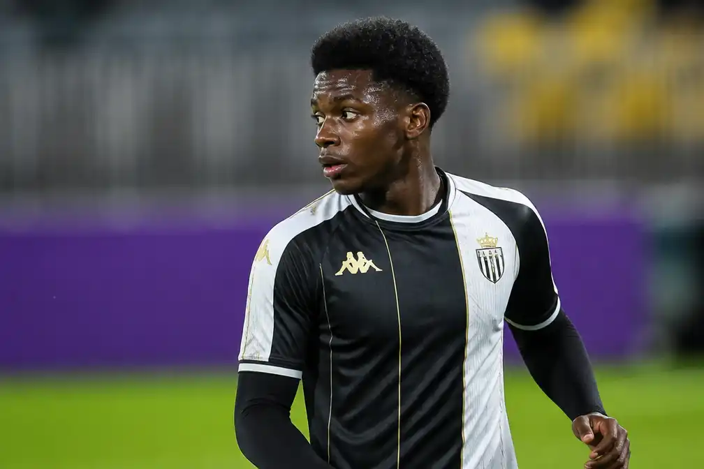 KRC Genk heeft Ghanees talent Jerry Afriyie (19) zo goed als binnen