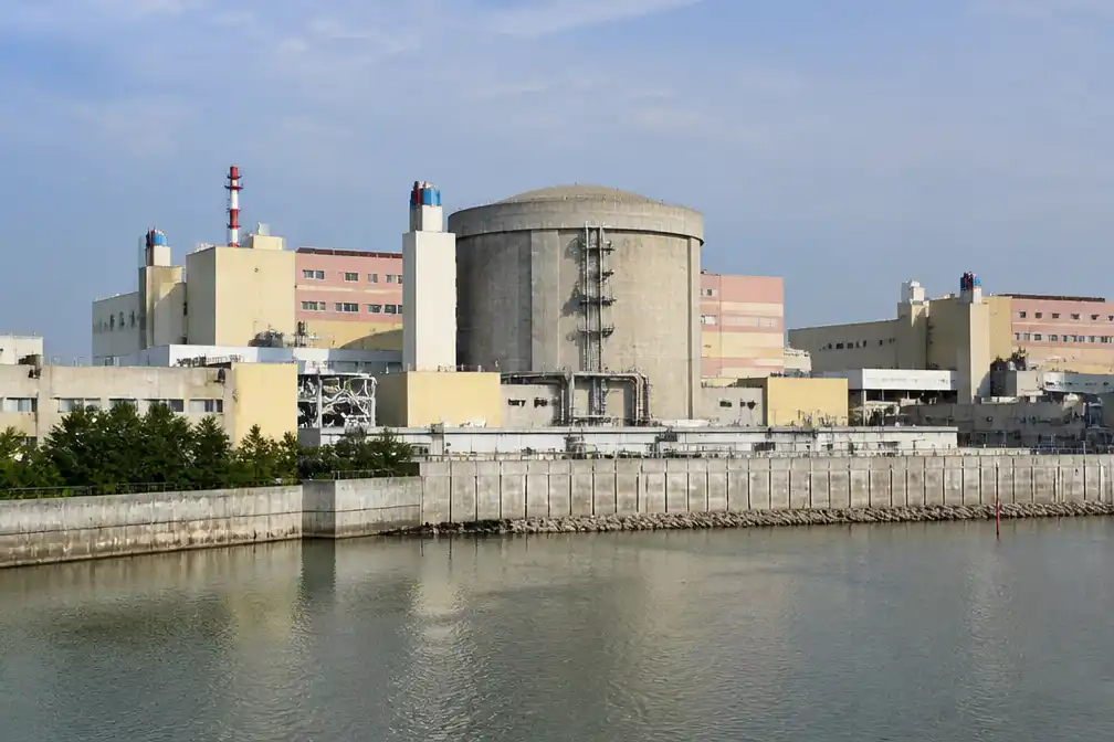 Roemenië houdt kernreactor Cernavoda negen dagen langer draaiend met rotsen en afzinkbakken