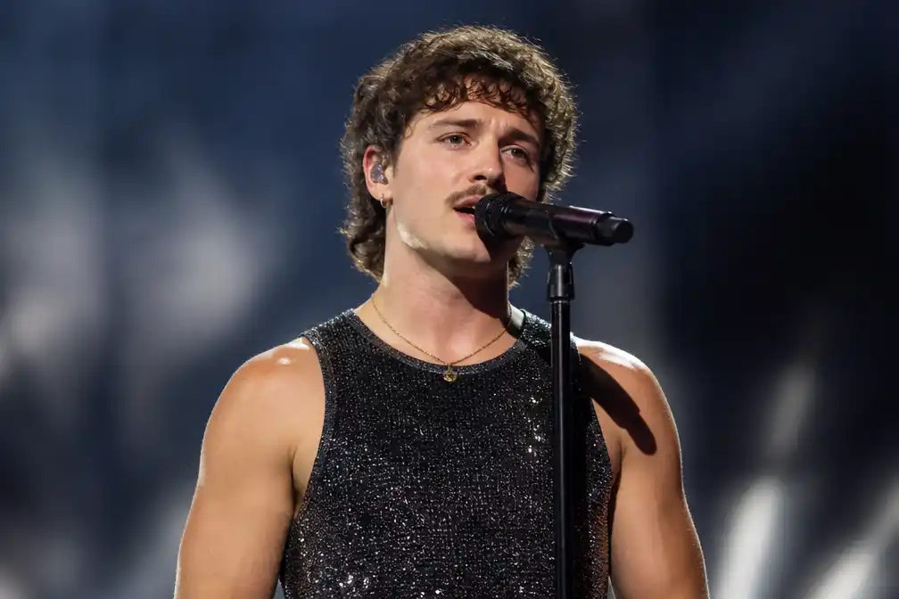 Benson Boone zegt concert in Sacramento op laatste moment af vanwege stemproblemen