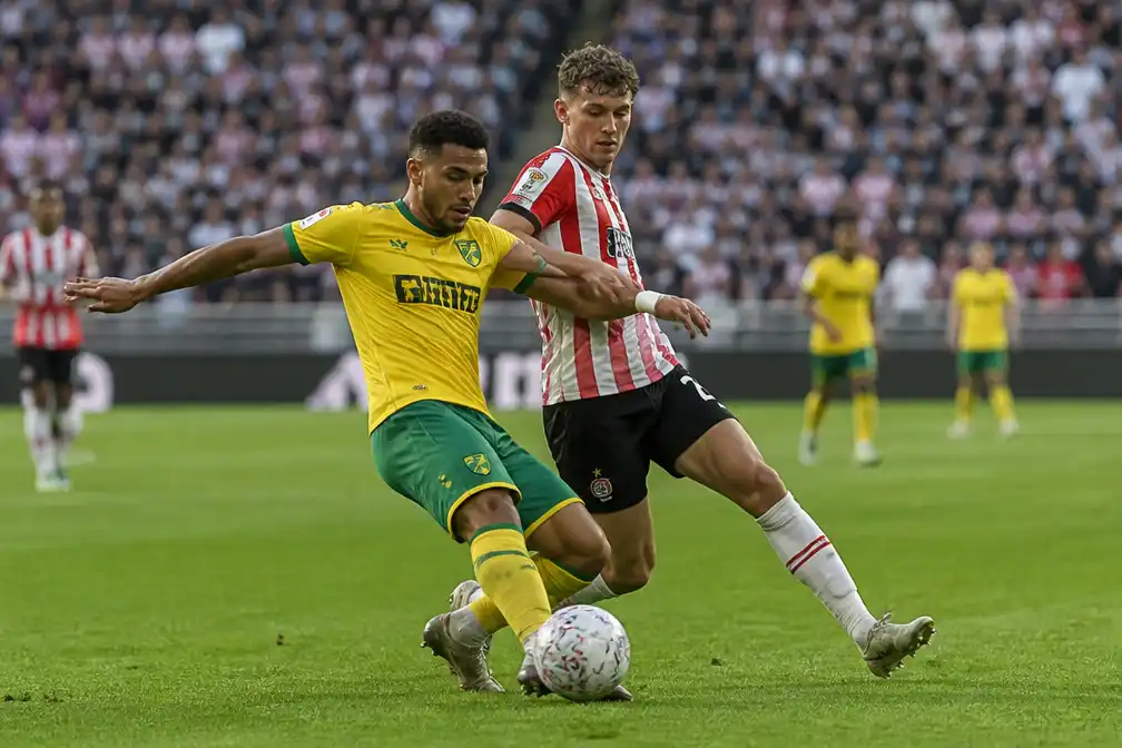 Eredivisie gaat van start: PSV morst, Feyenoord ontsnapt, Ajax wint moeizaam