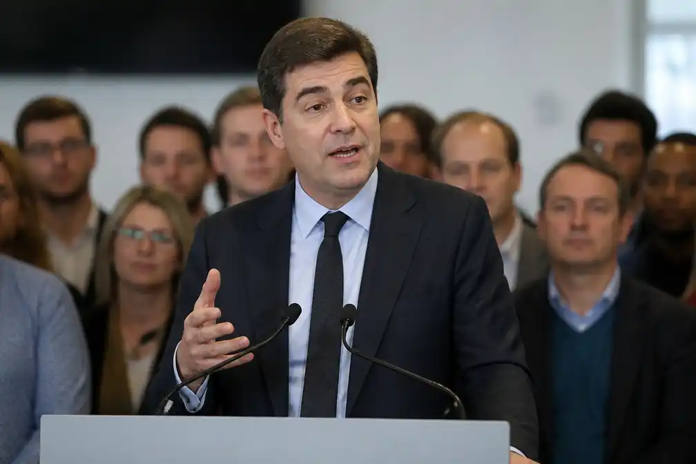 Burnham wil verbod op neppe kortingen en makkelijkere opzegging abonnementen