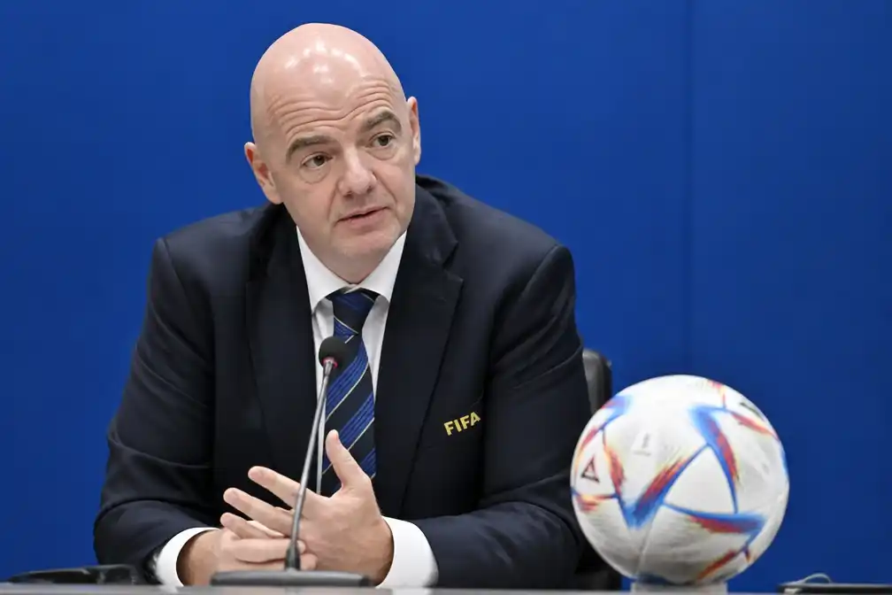 Europese, Aziatische en Amerikaanse voetbalbonden overwegen eigen toernooien naast FIFA