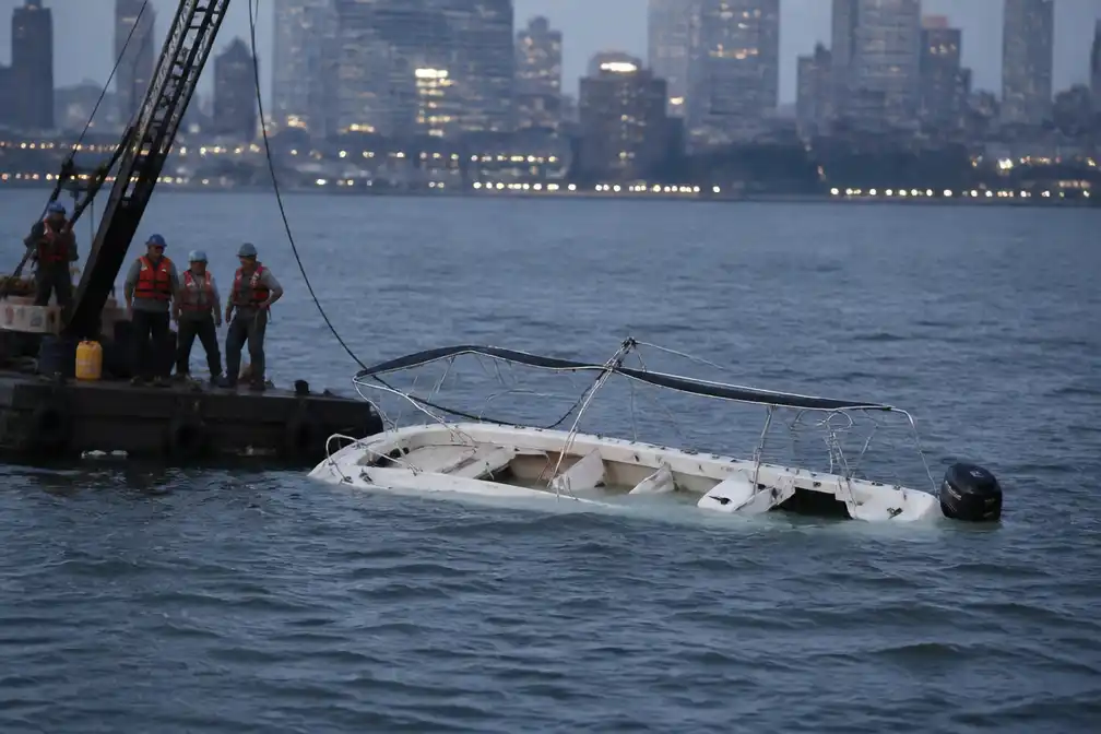 Bootpiloot aangeklaagd na dood moeder en baby bij kapseizen in New York Harbor