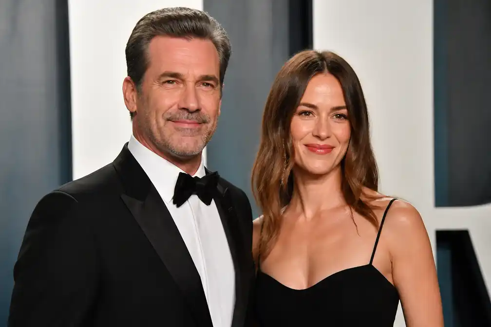 Jon Hamm en Anna Osceola verwachten eerste kind