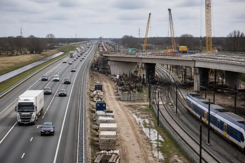 Minister schrapt of stelt wegen-, brug- en spoorprojecten uit door miljardentekort