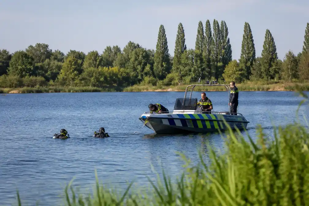 Politie duikt in Rotterdamse plas naar wapen in 12 jaar oude vergismoord Berkel