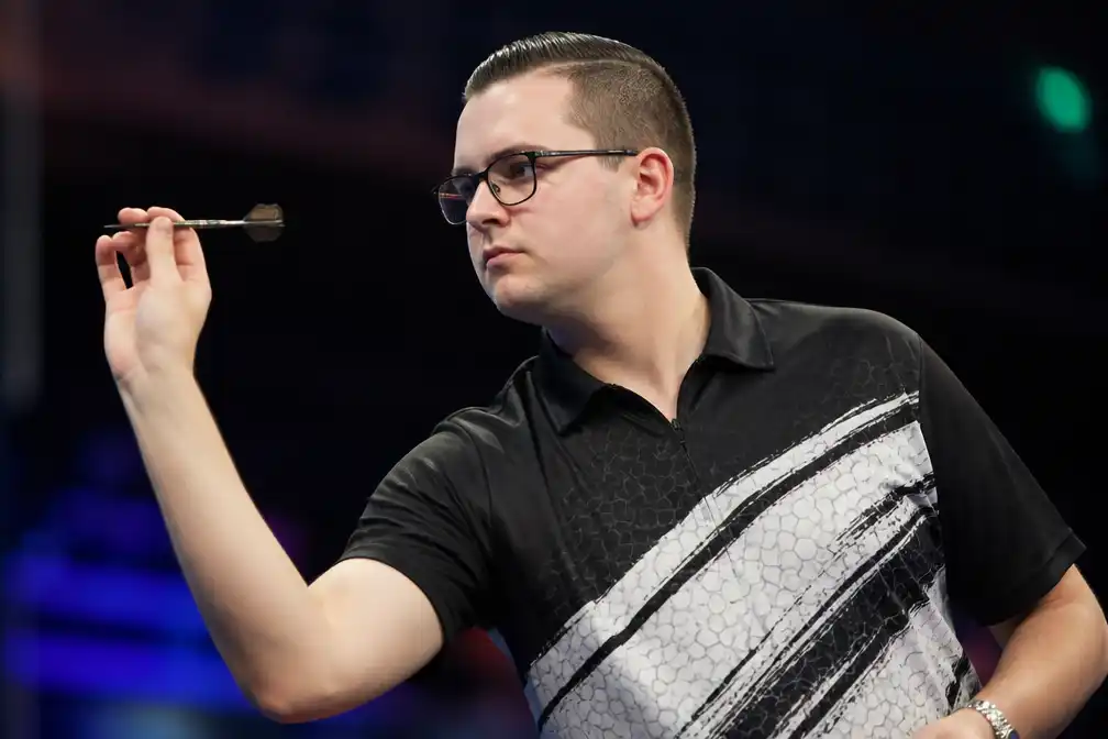 Darter Gian van Veen al in Nieuw-Zeeland, maar pijlen nog in Parijs