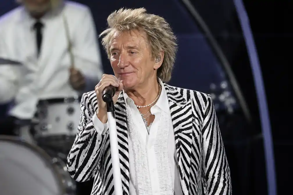 Rod Stewart annuleert alle optredens voor vier weken na hartoperatie
