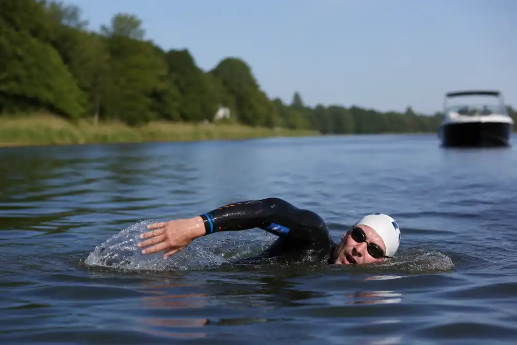 Van der Weijden zwemt laatste 270 km lange tocht voor kankeronderzoek
