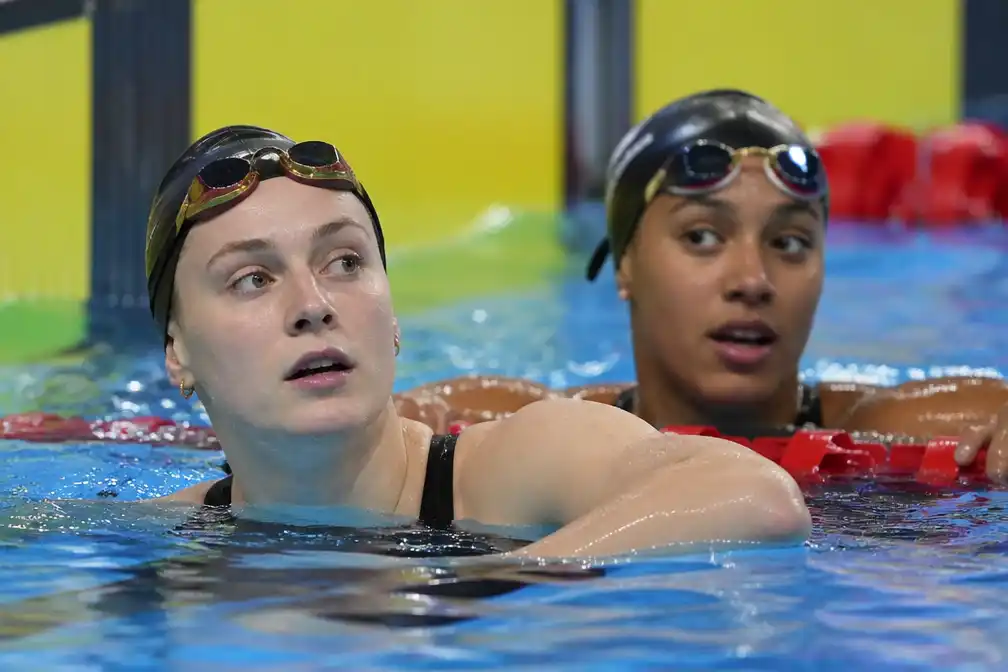 Steenbergen en De Jong naar halve finale 200 meter vrij op EK