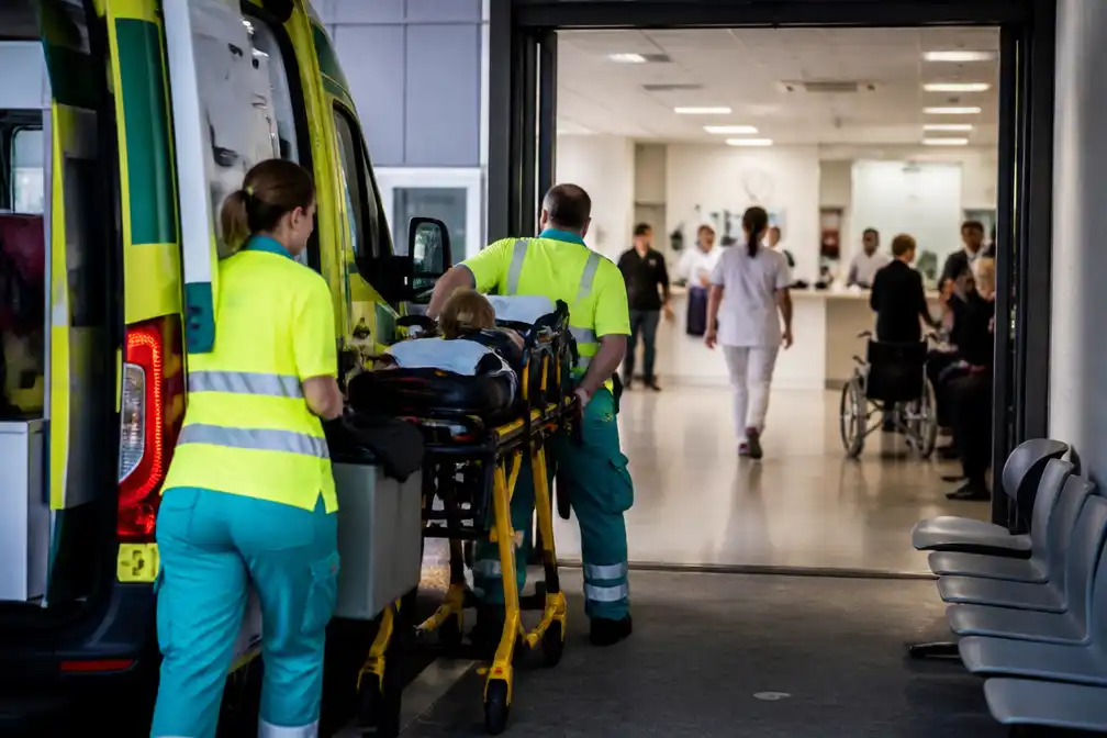 Kustziekenhuizen zien 10 procent meer spoedgevallen door hitte en alcohol