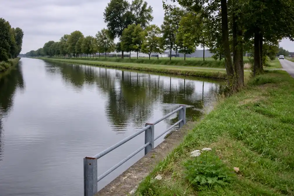 96-jarige bewoonster sterft nadat rolstoelfiets in kanaal Dessel-Schoten valt