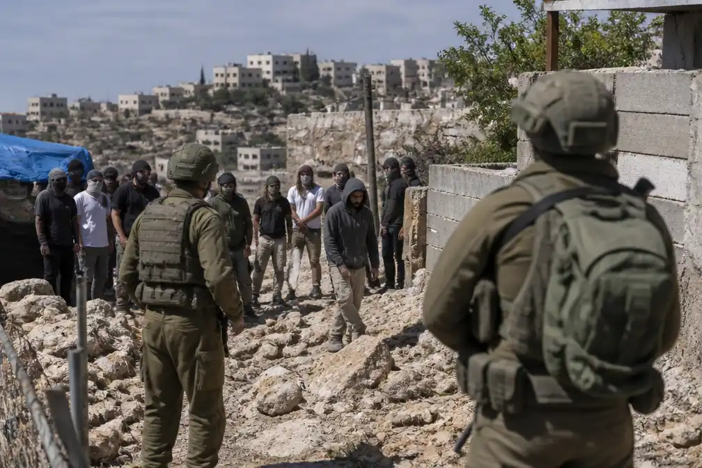 Israëlische kolonisten en militairen belegeren twee Palestijnse families in Qusra