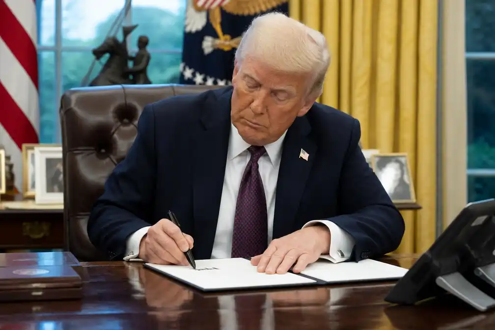 Trump tekent memo die Amerikaanse bedrijven toestaat cyberaanvallen uit te voeren