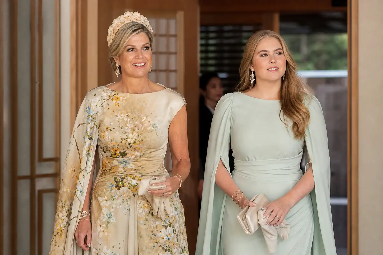 Handbeschilderde jurk koningin Máxima blikvanger staatsbezoek Japan