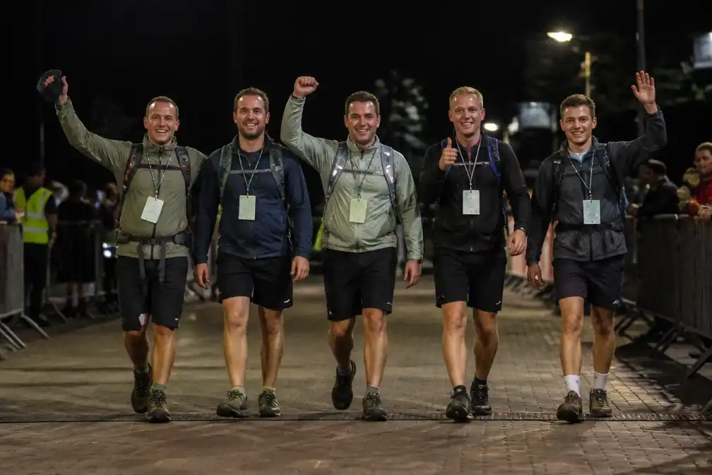 Eerste finishers voltooien 100 km Dodentocht in Bornem