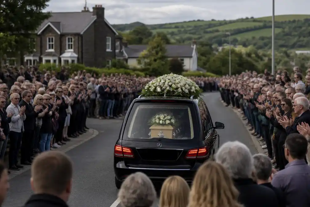 Enorme erehaag in Wales bij thuisbrengen kist Bonnie Tyler