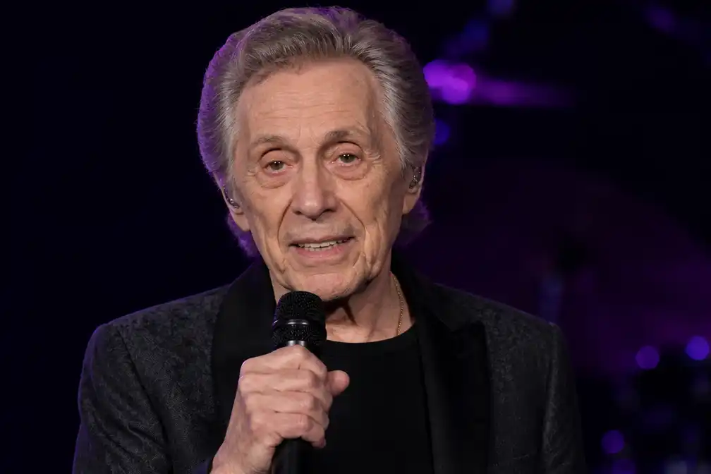 Frankie Valli (92) heeft het zwaar maar gaat vooruit, zegt woordvoerder