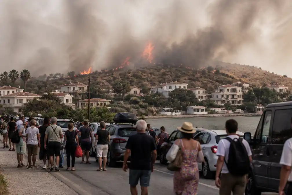 Twee doden door natuurbranden op Grieks eiland Salamina bij Athene