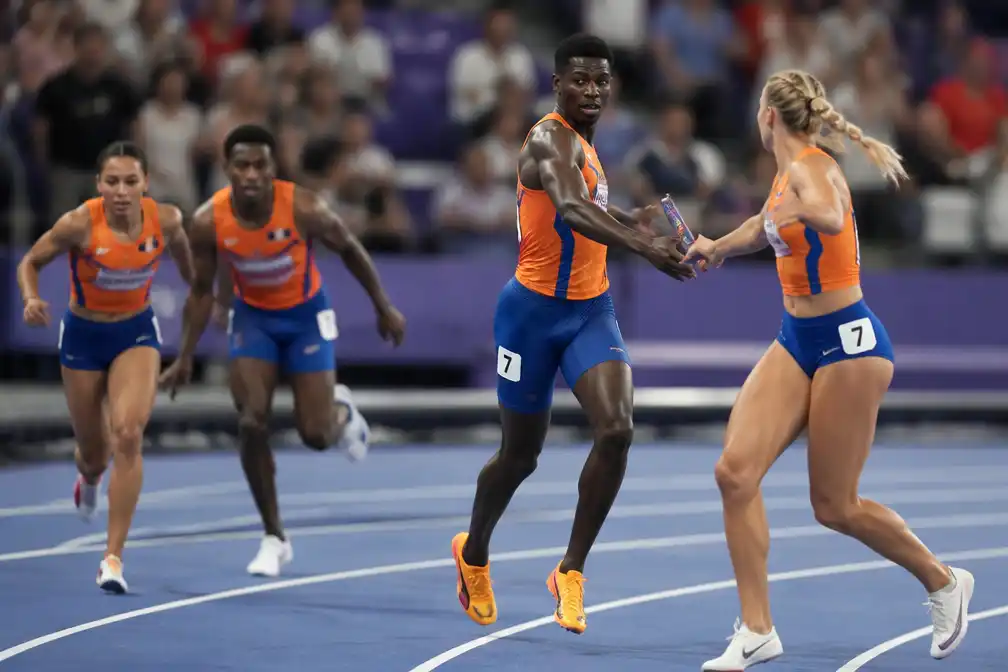 Nederlandse estafetteploeg strandt op gemengde 4x100 meter bij EK atletiek