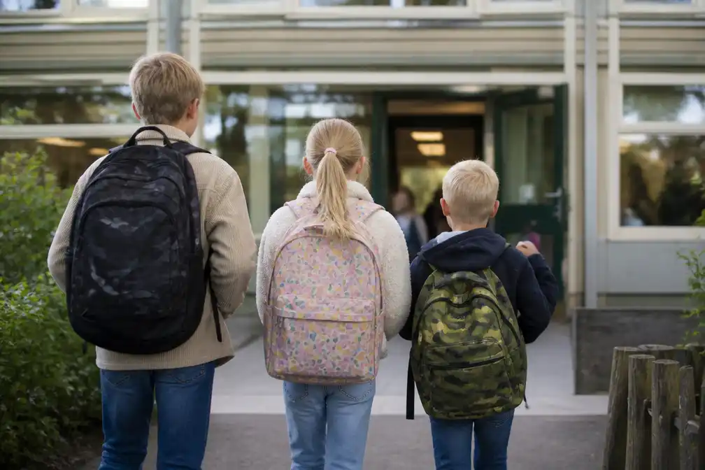 Hellendoornse kinderen na ruim een jaar weer naar school