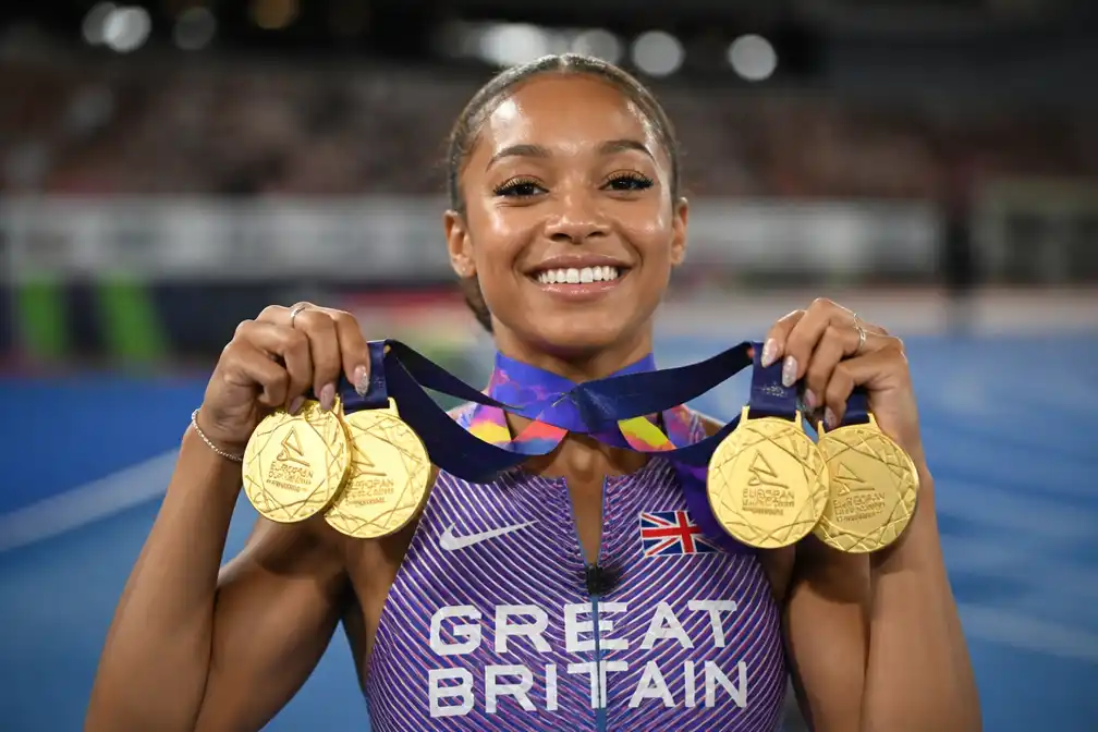 Amy Hunt wint historische vier gouden medailles op EK in Birmingham