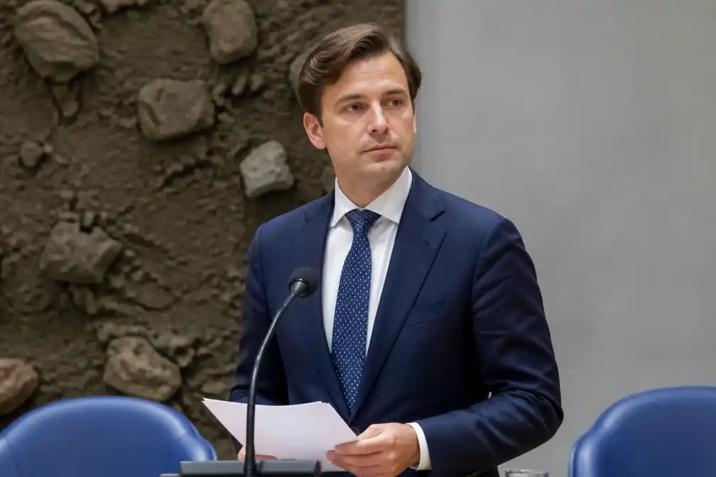 Volt-leider Laurens Dassen gaat trouwen met vriendin Britte