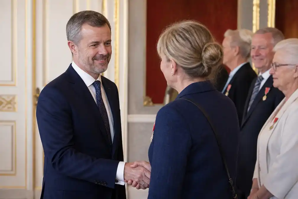 Koning Frederik ontvangt eerste Denen na zomervakantie