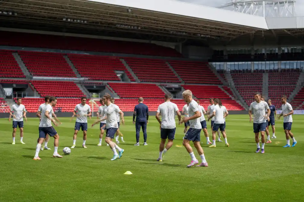PSV houdt open training na vertrek Veerman en Saibari