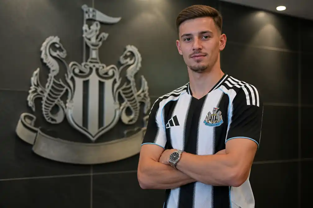 Newcastle neemt verdediger Amar Dedic over van Benfica voor circa 30 miljoen pond