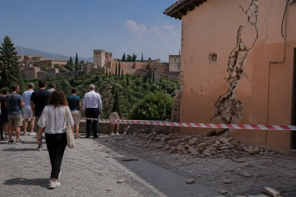 Aardbeving kracht 4,8 treft Granada: drie gewonden en Alhambra ontruimd
