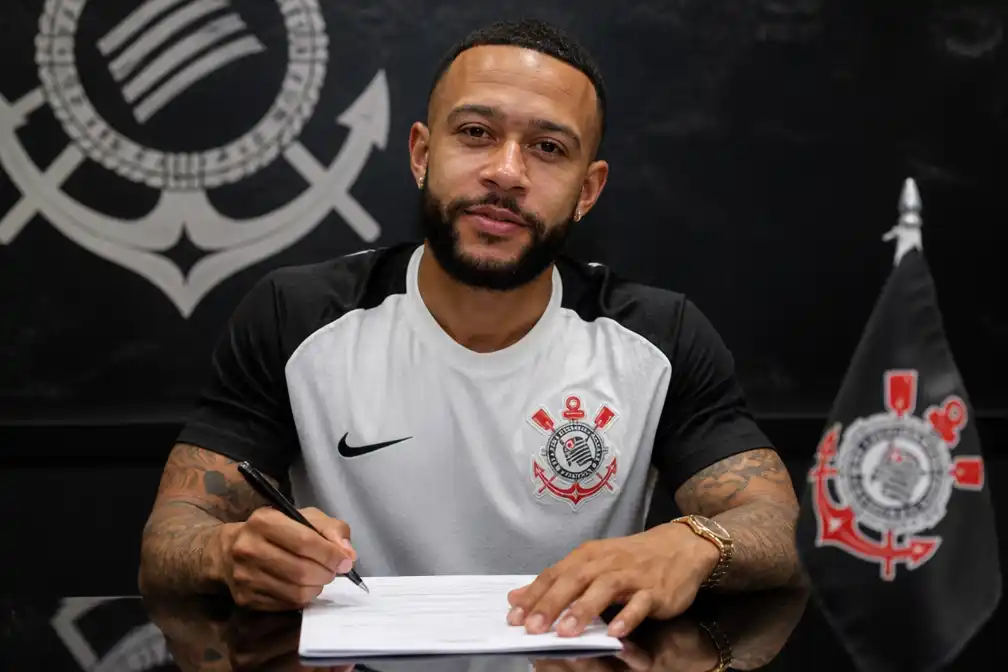 Memphis Depay tekent contractverlenging bij Corinthians tot medio 2028
