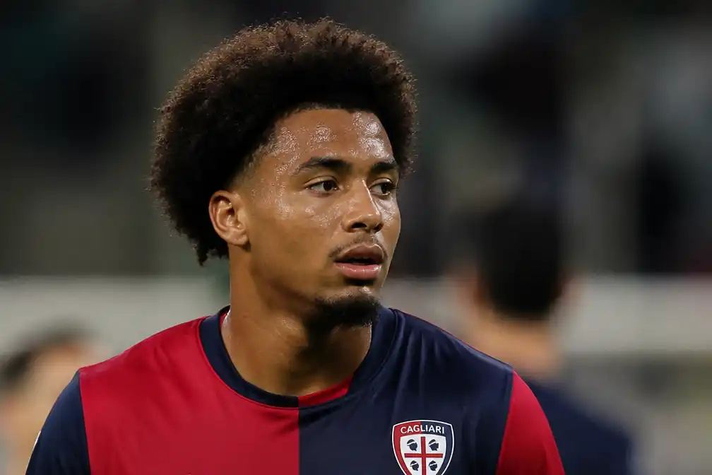 Cagliari-speler Yael Trepy ontwaakt uit coma na zwembadongeluk